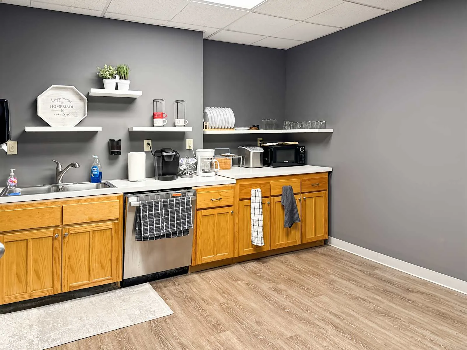 HQ WI, Brookfield - Wisconsin Ave, Kitchen, Brookfield, WI