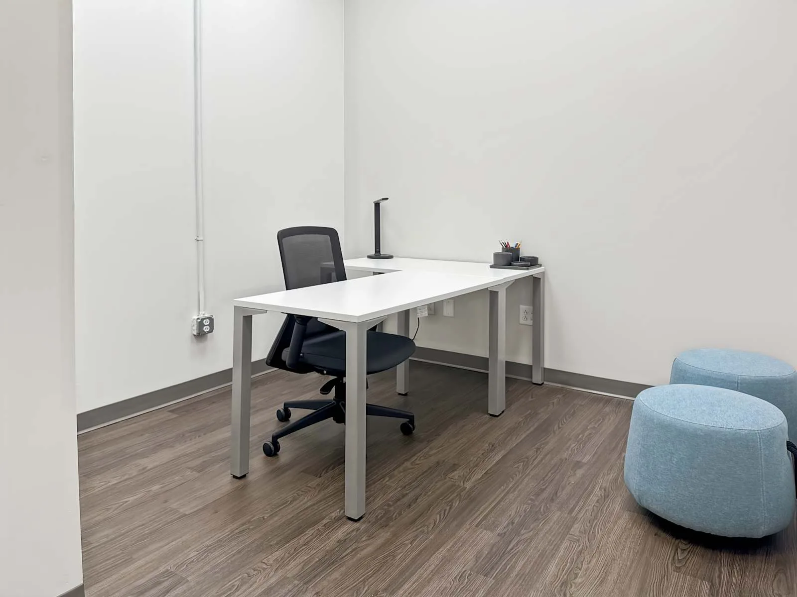 HQ WV, Charleston - Quarrier St, Private office, 1 desk, Charleston, WV
