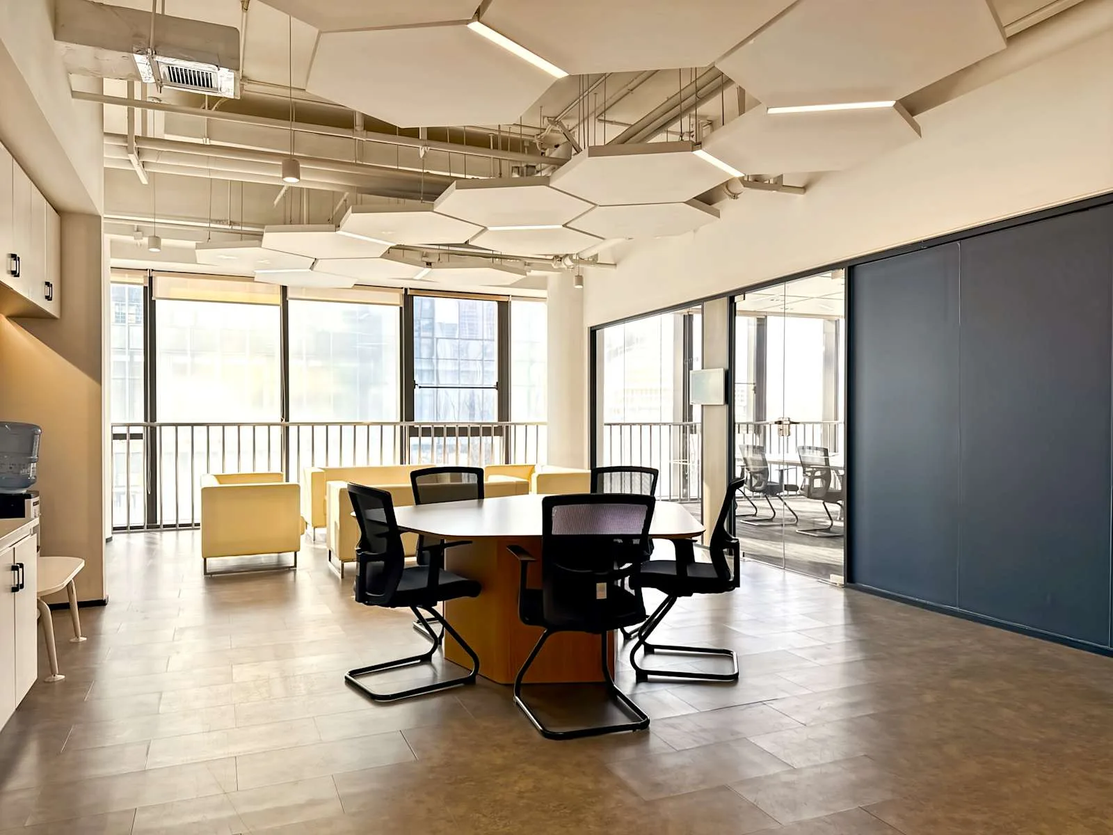 HQ Xi'an, Xixian New Area Financial Port、5人会议室、西安市