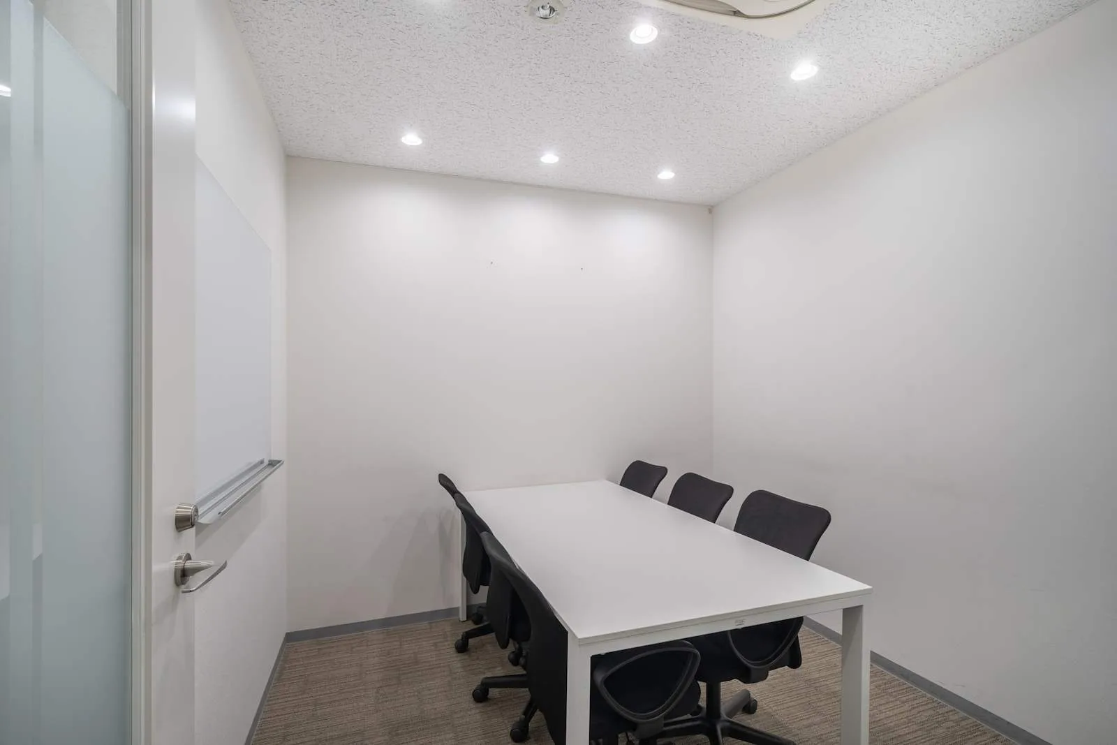 Open Office KYOTO, Karasuma (Open Office), Meeting room for 6 people, Kyoto