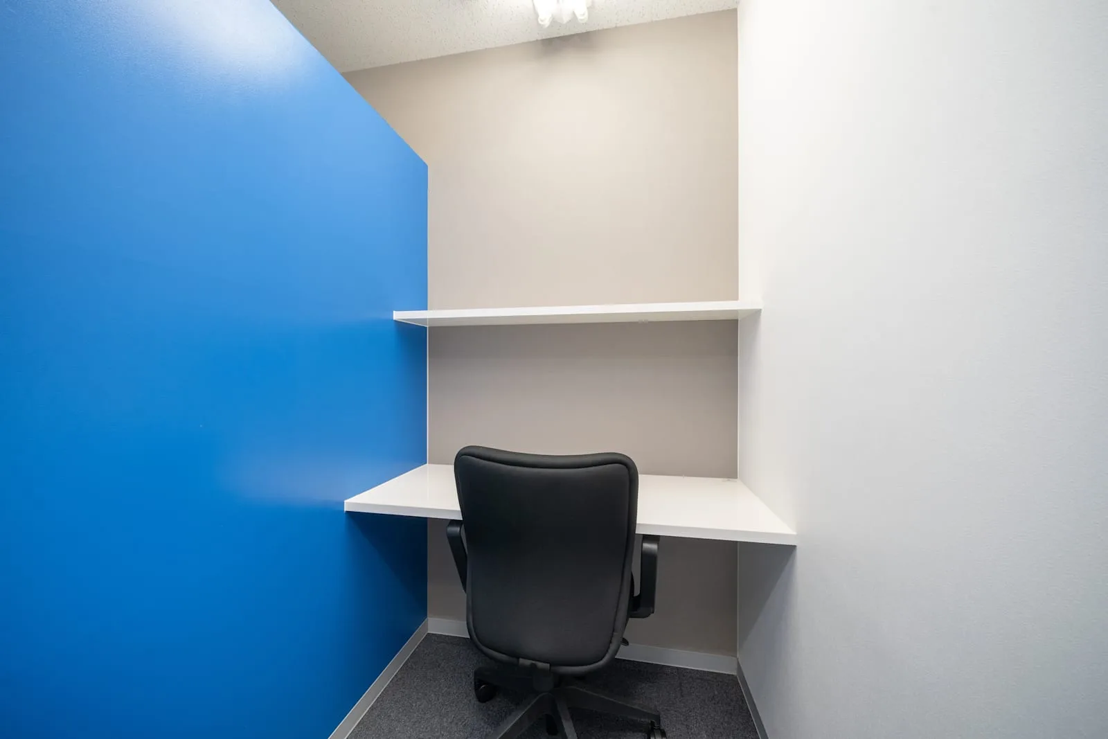 Open Office KYOTO, Kawaramachi Oike (Open Office)、電話ブース、京都