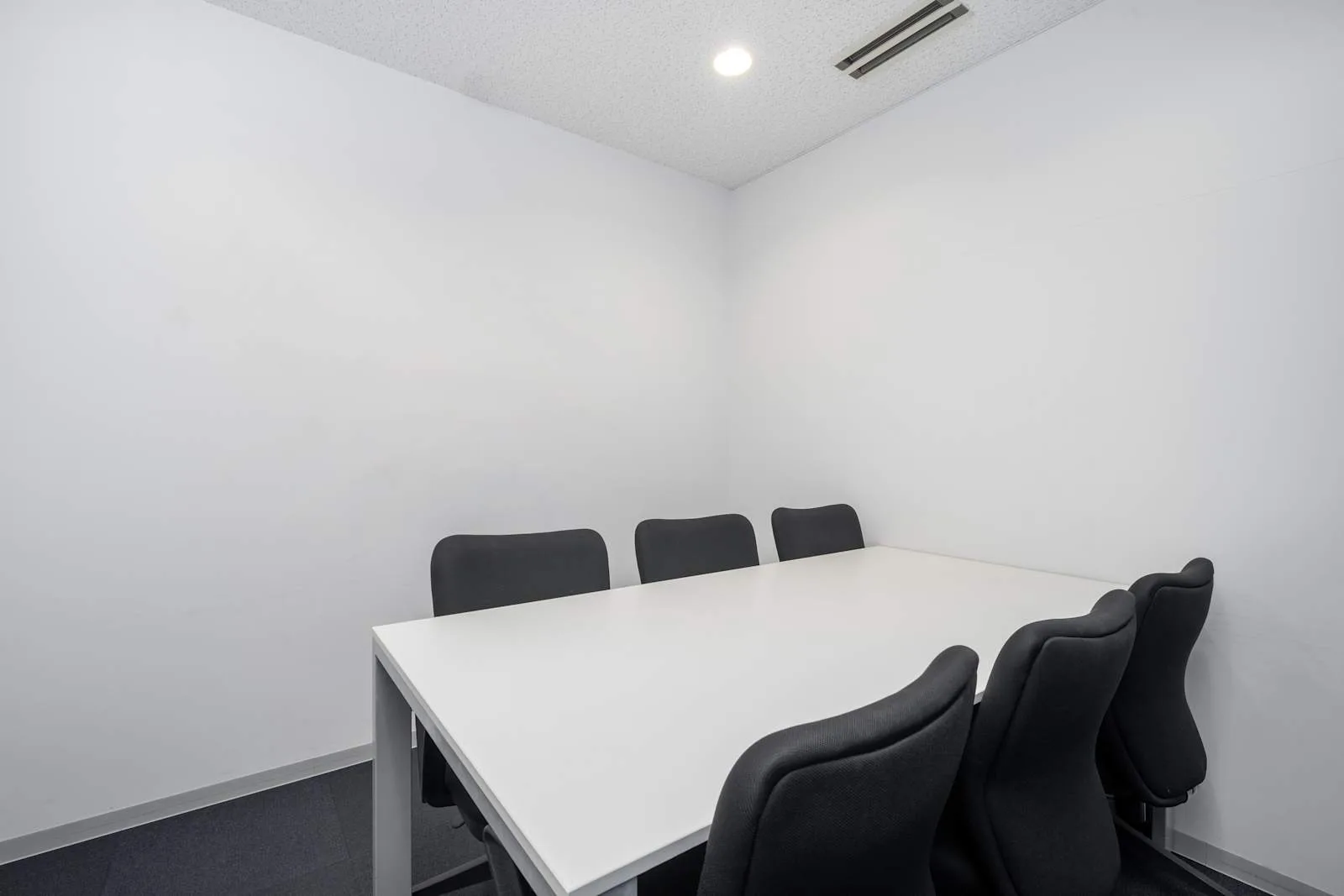 Open Office KYOTO, Kawaramachi Oike (Open Office)、会議室（6名）、京都