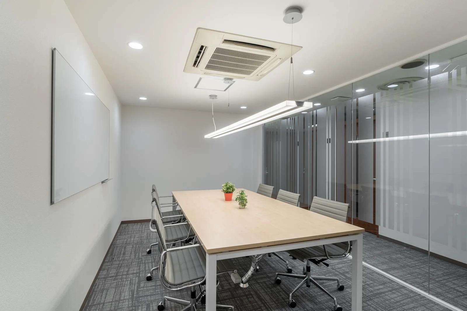 Open Office Osaka, Midosuji、会議室（6名）、大阪