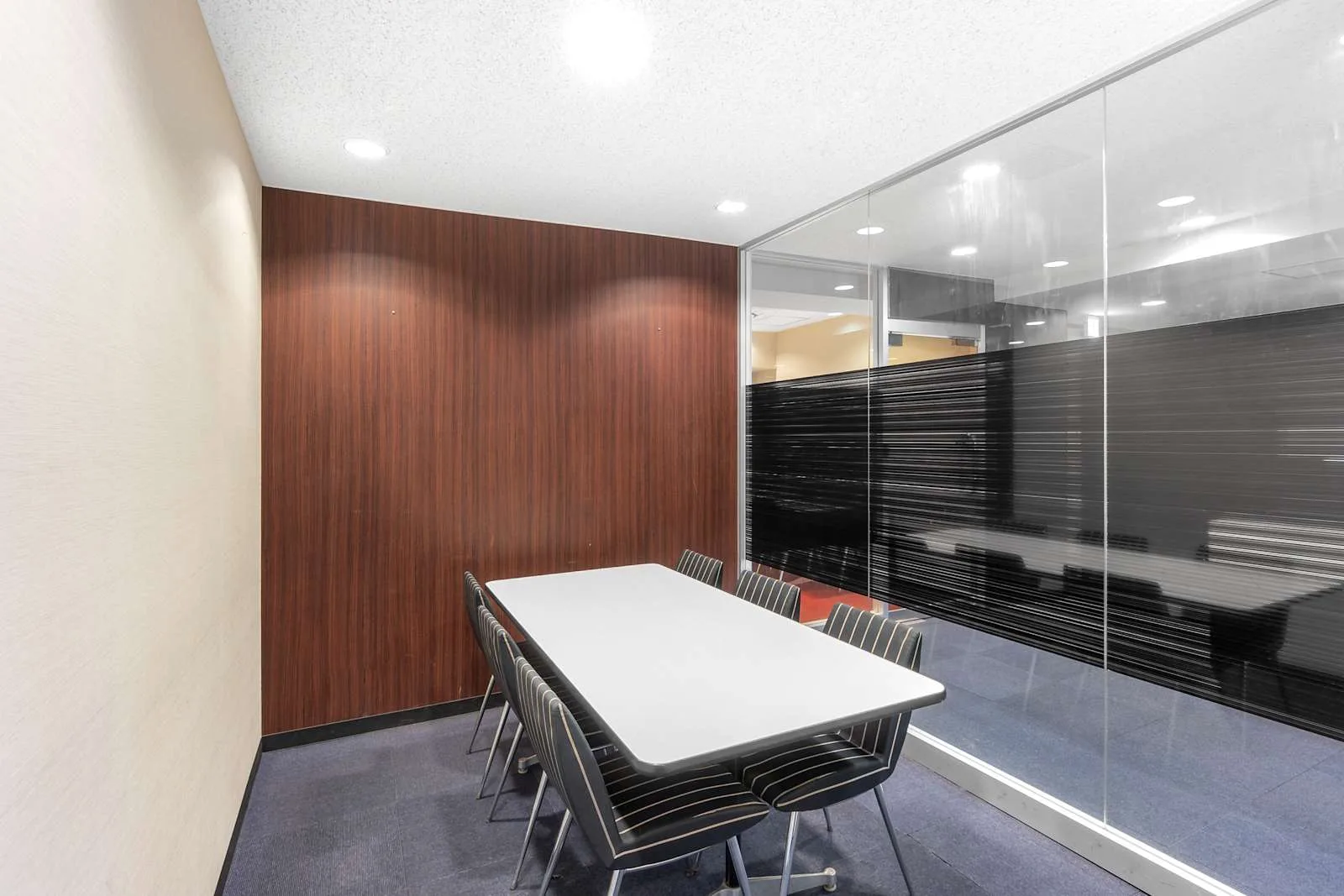 Open Office TOKYO, Aoyama Centre (Open Office), Meeting room for 6 people, Tokyo