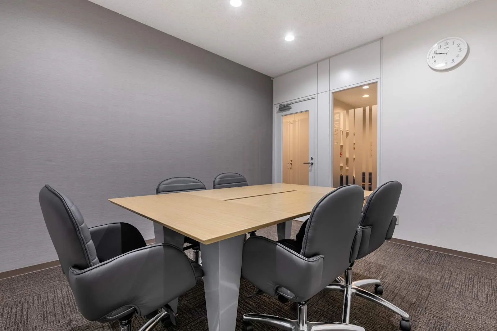 Open Office Tokyo, Tachikawa Eki Minami (Open Office)、会議室（6名）、東京