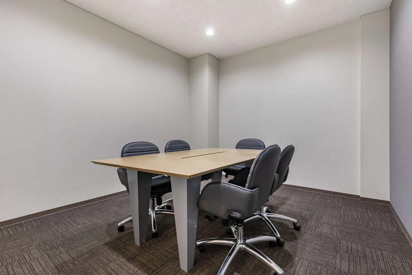 Open Office Tokyo, Tachikawa Eki Minami (Open Office)、会議室（6名）、東京