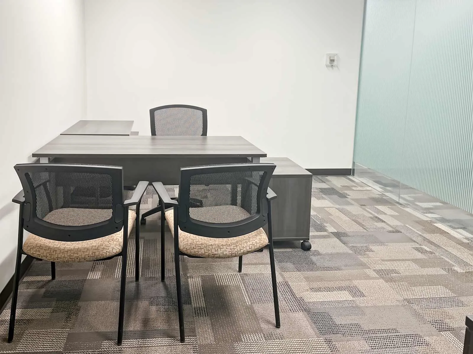 Regus AB, Calgary – Altius Centre, Private office, 1 desk, Calgary, AB