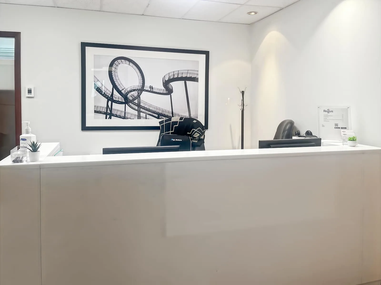 Regus AB, Calgary – One Executive Place, Reception, Calgary, AB