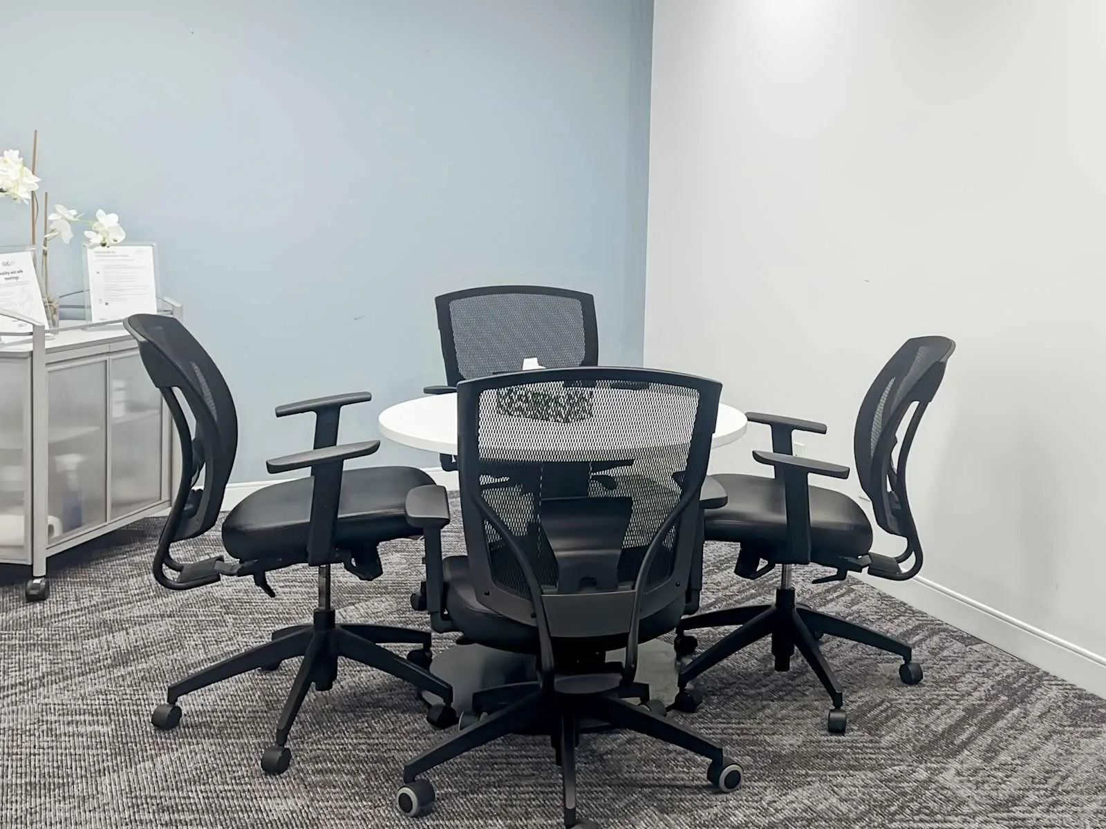 Regus AB, Calgary – One Executive Place, Meeting room for 4 people, Calgary, AB