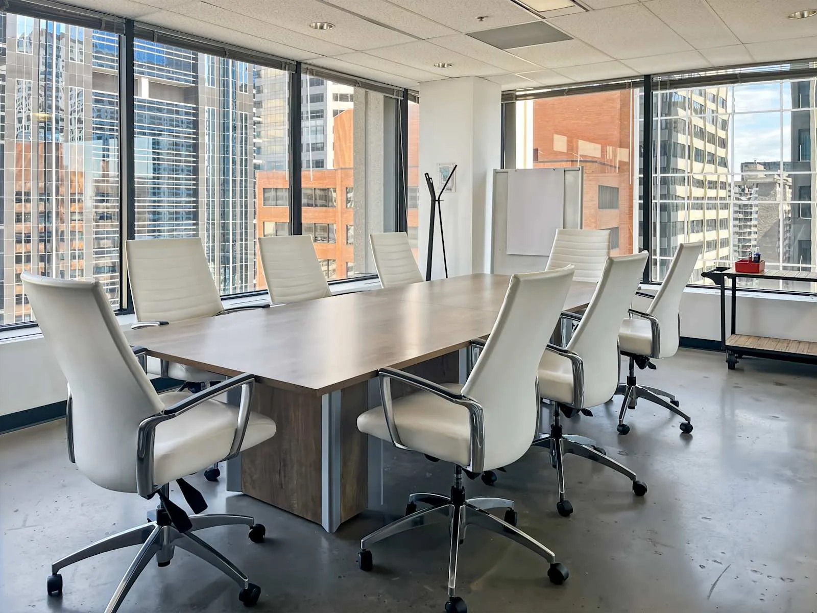 Regus AB, Calgary – Calgary Place, Meeting room for 8 people, Calgary, AB