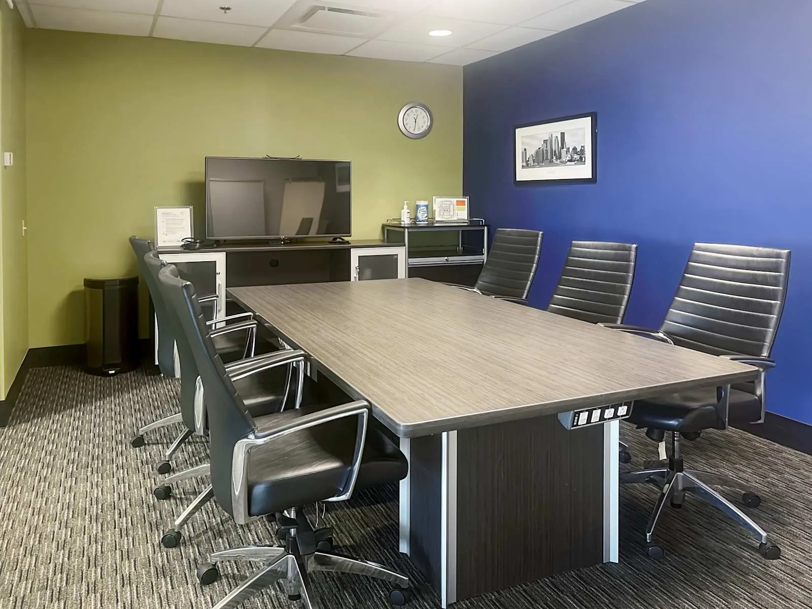 Regus AB, Calgary - TD Canada Trust, Meeting room for 6 people, Calgary, AB