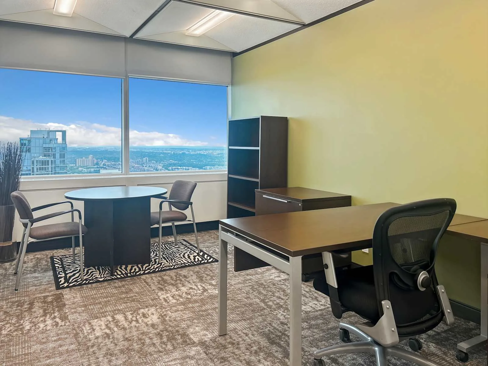 Regus AB, Edmonton – Manulife Place, Private office, 1 desk, Edmonton, AB