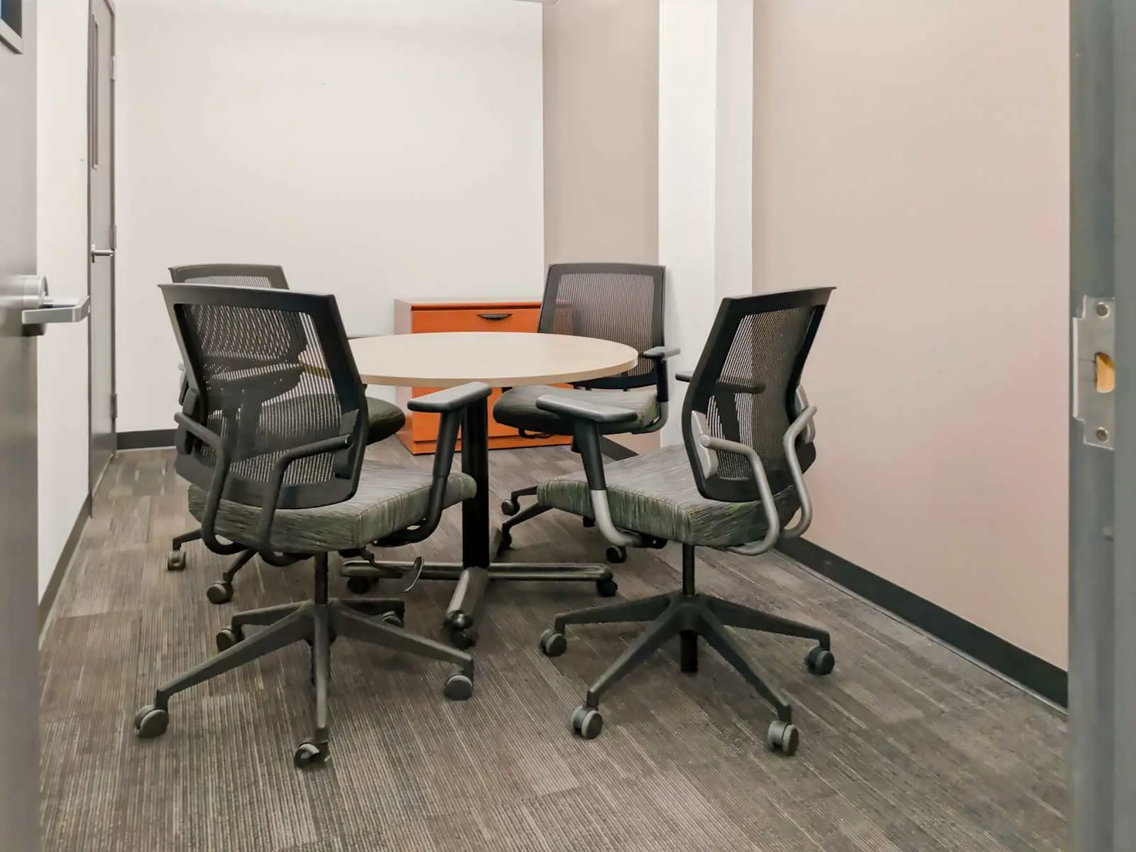 Regus AB, Edmonton - Stony Plain Road, Meeting room for 4 people, Edmonton, AB
