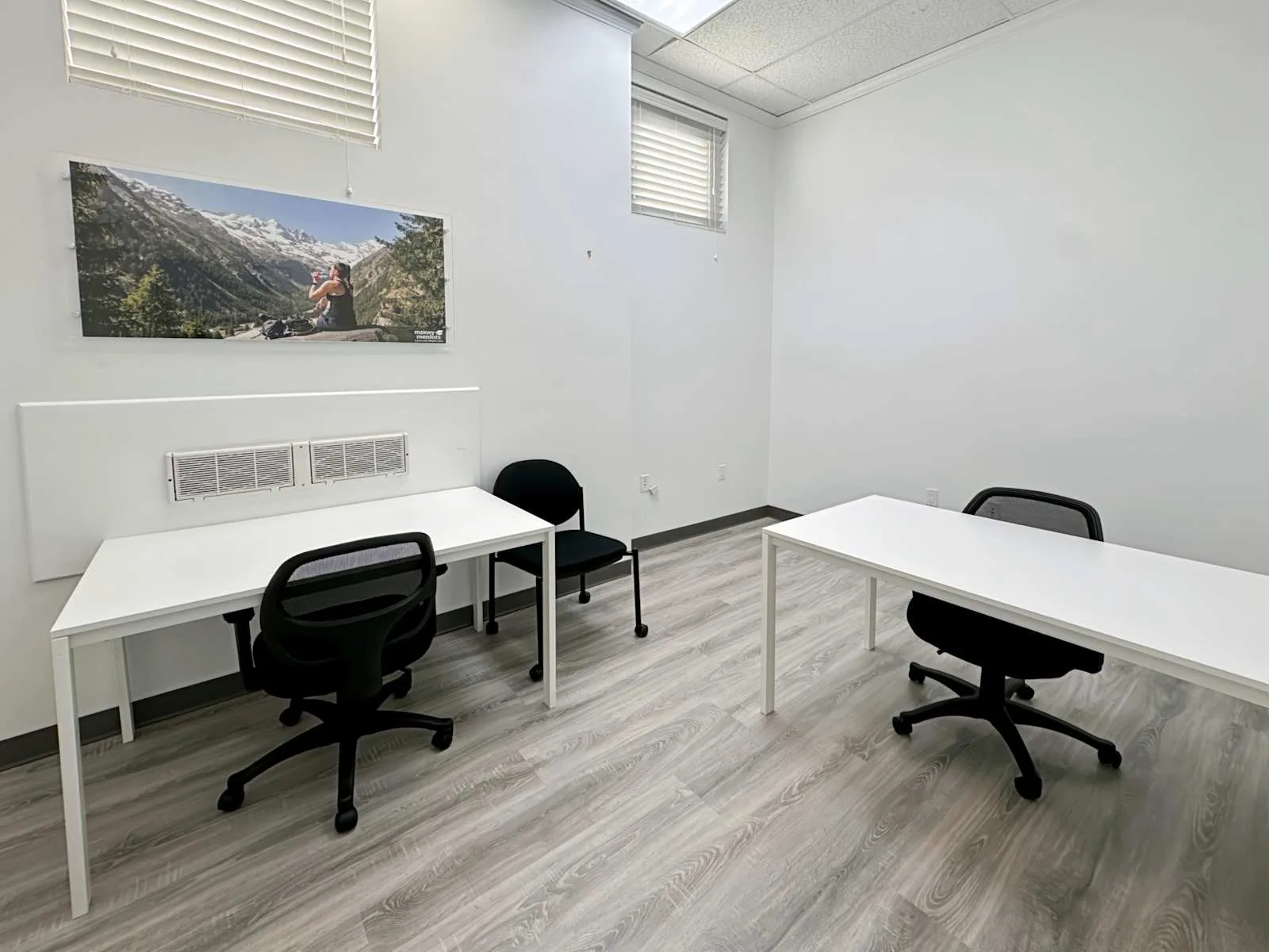 Regus AB, Medicine Hat - 640 3rd St SE, Bureau privatif 3 postes, Medicine Hat, AB