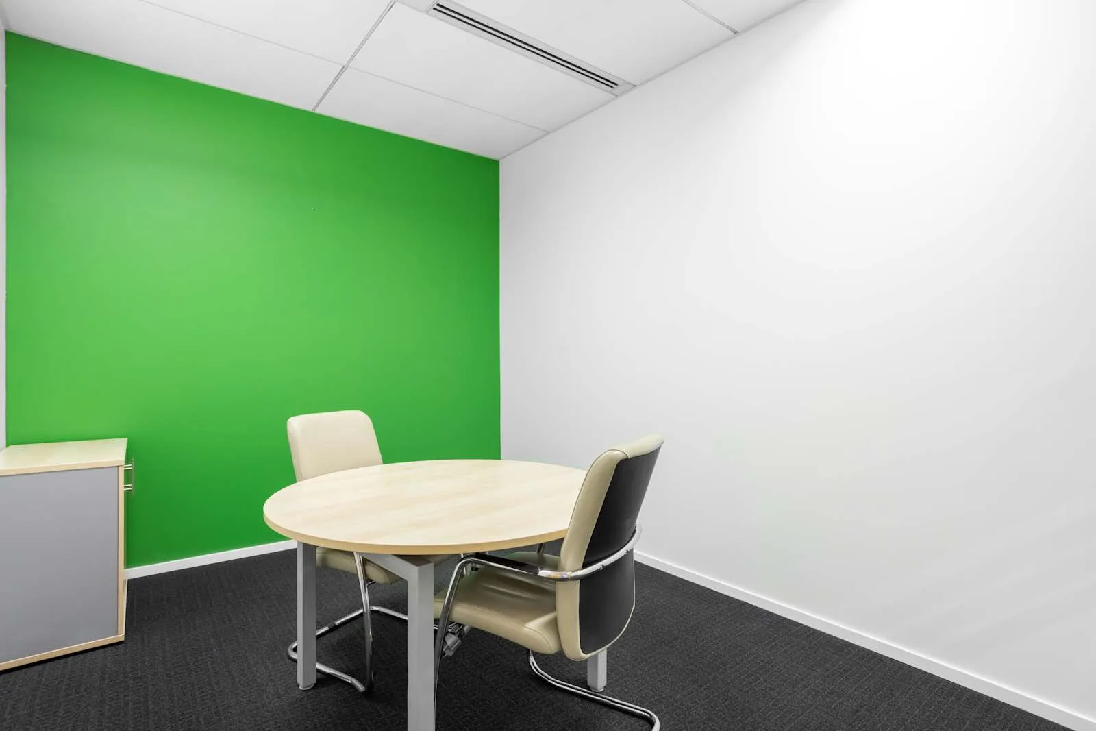 Regus ABU DHABI, ADGM - AL Maqam Tower, Salle de réunion 3 personnes, Abu Dhabi