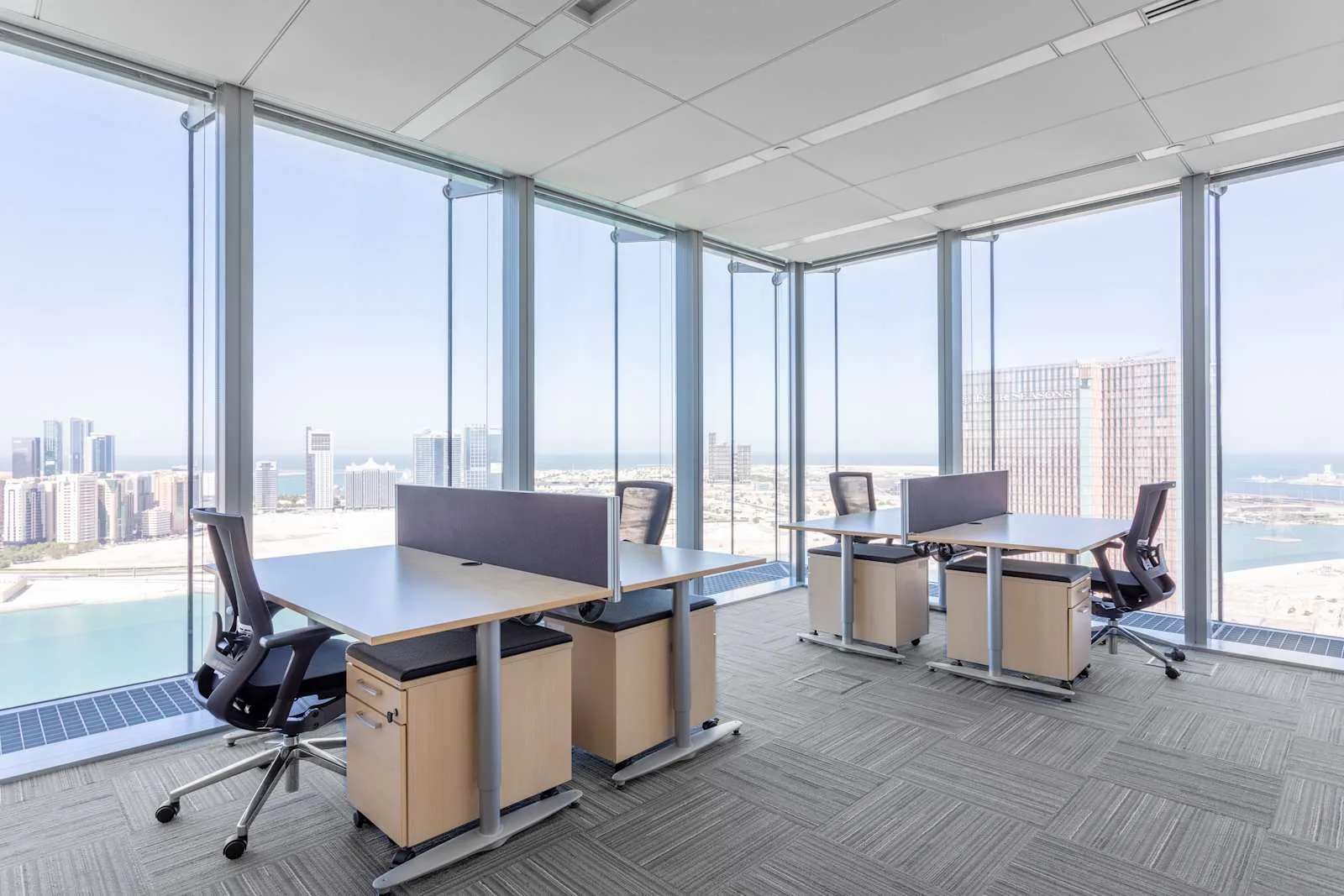 Regus ABU DHABI, ADGM Square - Al Sila Tower، مكتب خاص بـ 4 محطات عمل، أبو ظبي