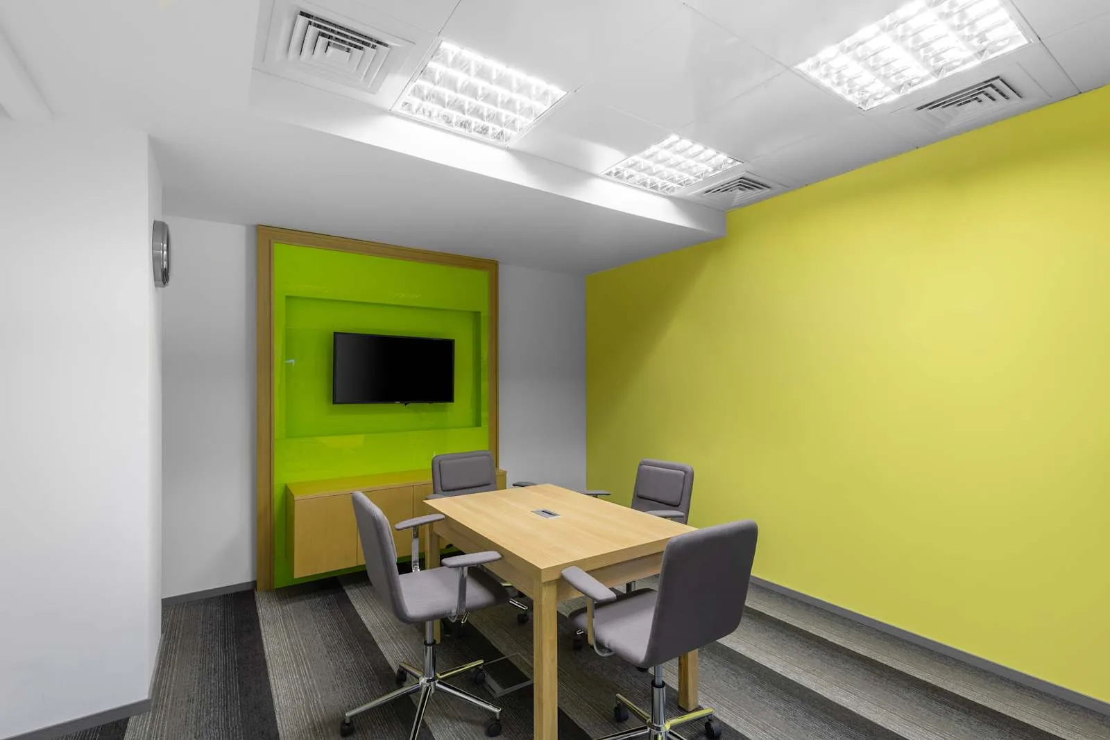 Regus ABU DHABI, B1 Mussafah, Sala de reuniones para 4 personas, Abu Dhabi