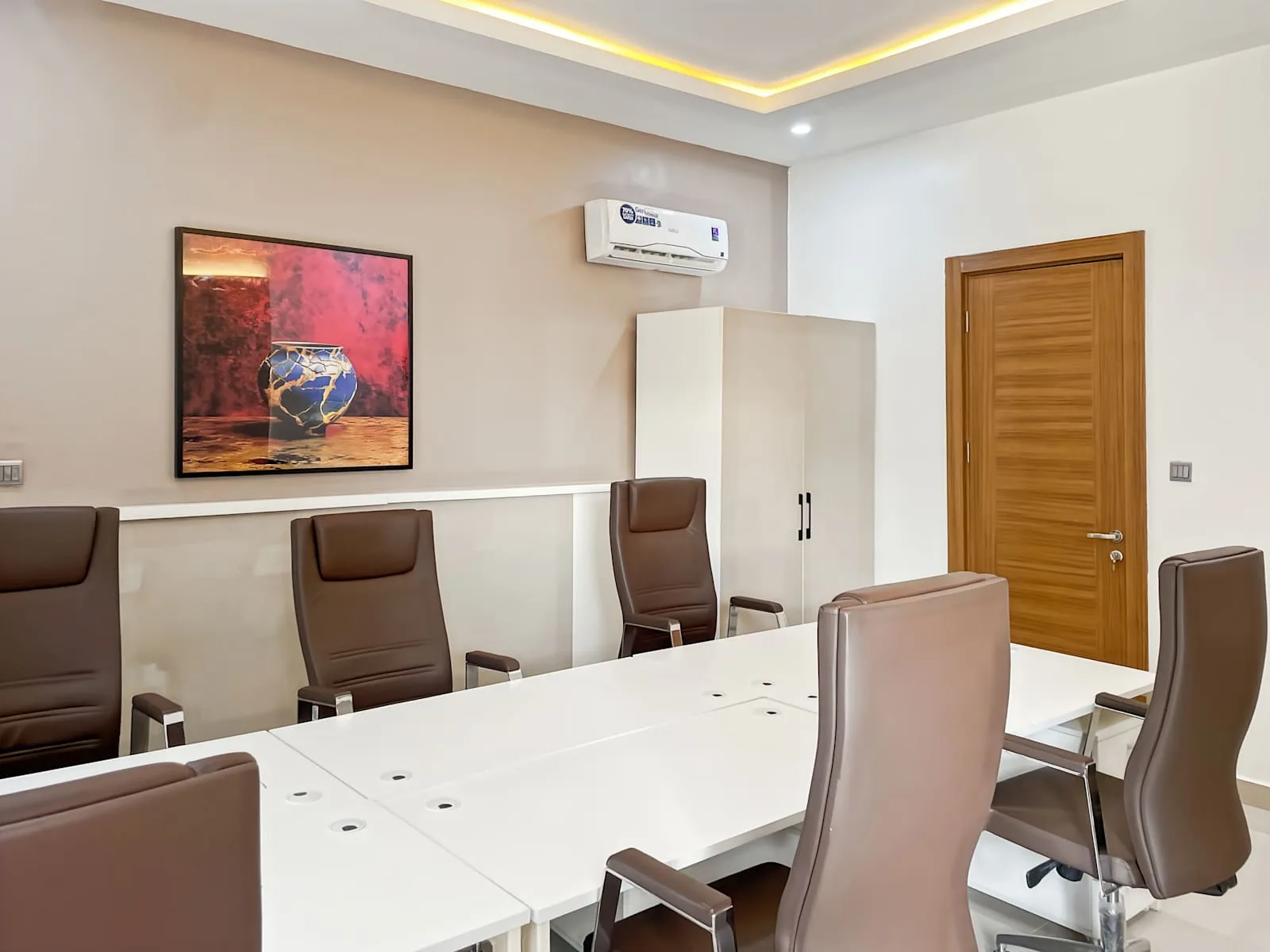 Regus Abuja, Garki 2, Meeting room for 6 people, Abuja