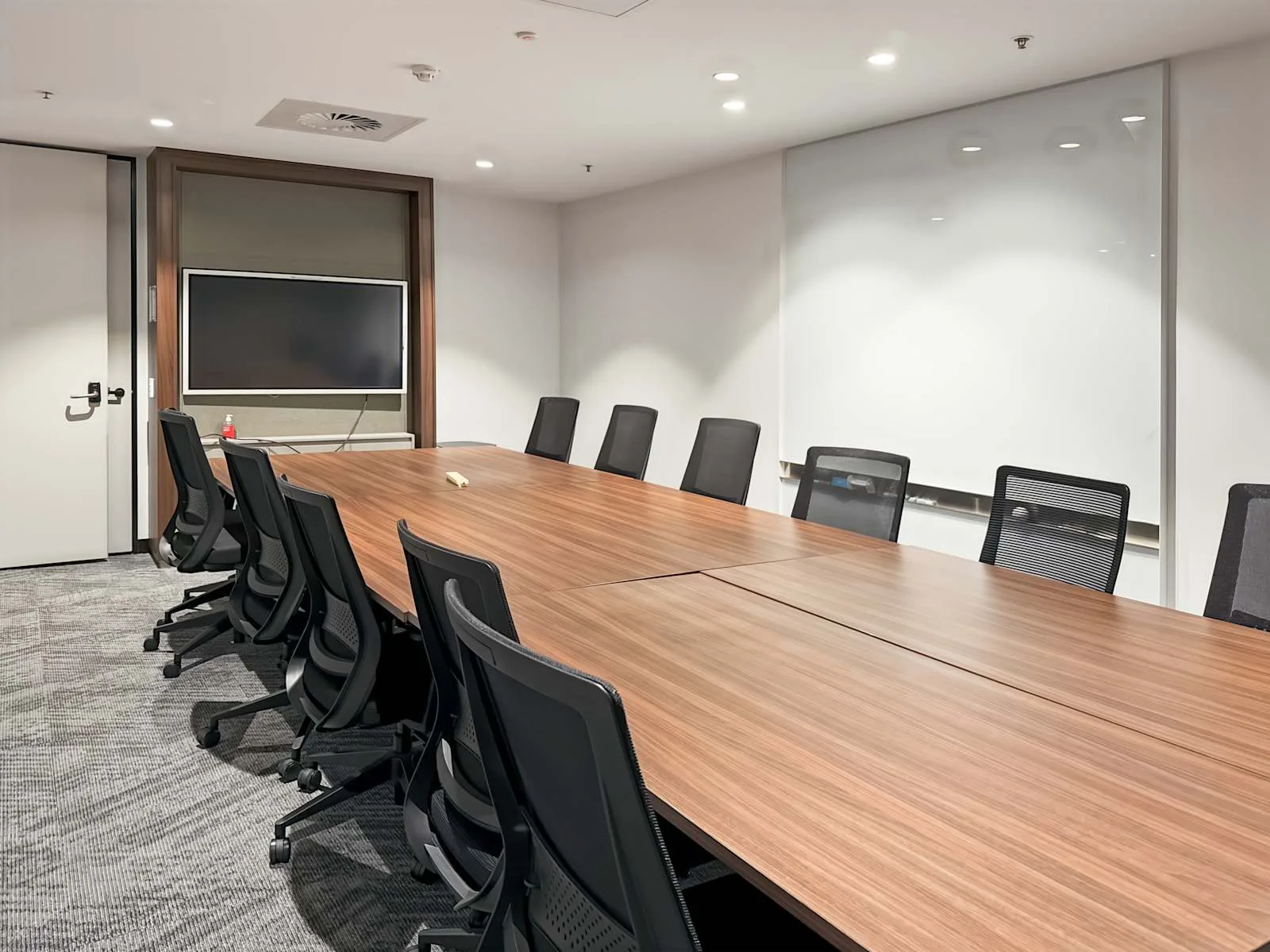 Regus ADELAIDE, 121 King William Street, Meeting room for 12 people, Adelaide, SA