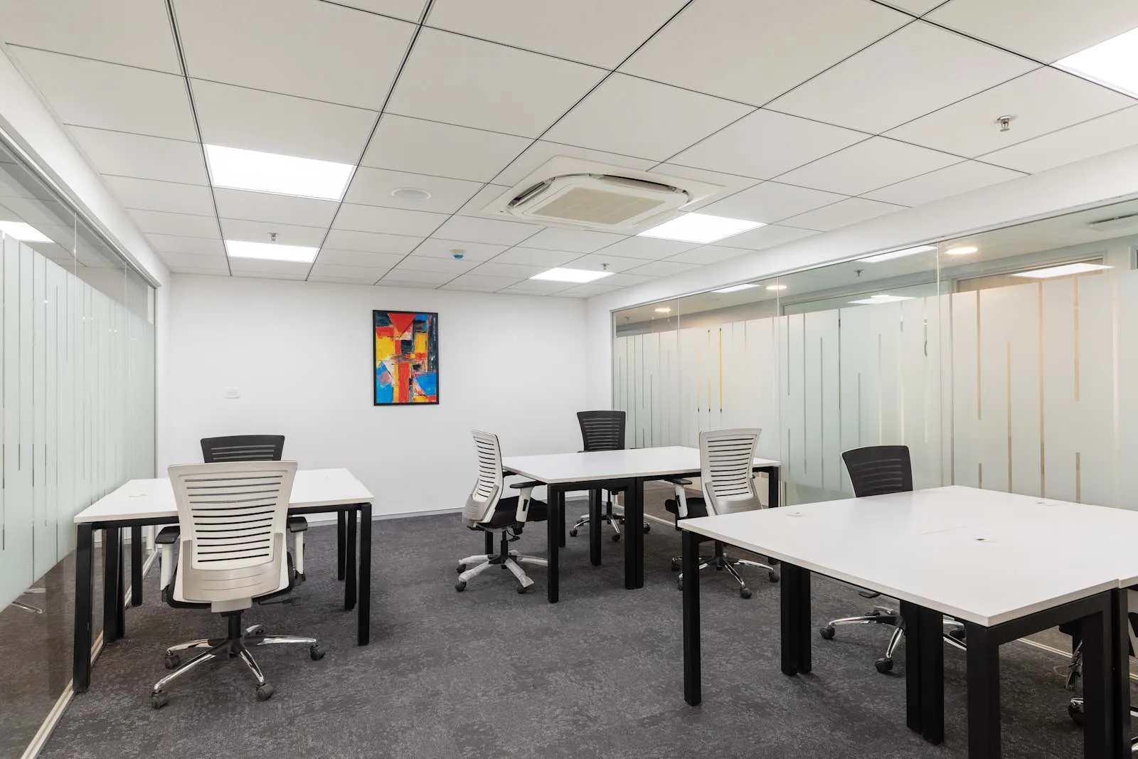 Regus AHMEDABAD, Privilon SG Highway, 8 वर्कस्टेशन वाला निजी कार्यालय, अहमदाबाद