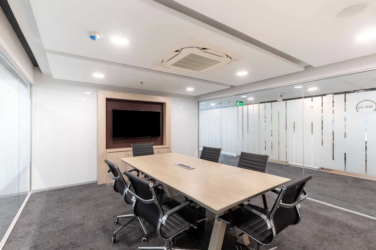 Regus AHMEDABAD, Privilon SG Highway, 7 लोगों के लिए बैठक कक्ष, अहमदाबाद
