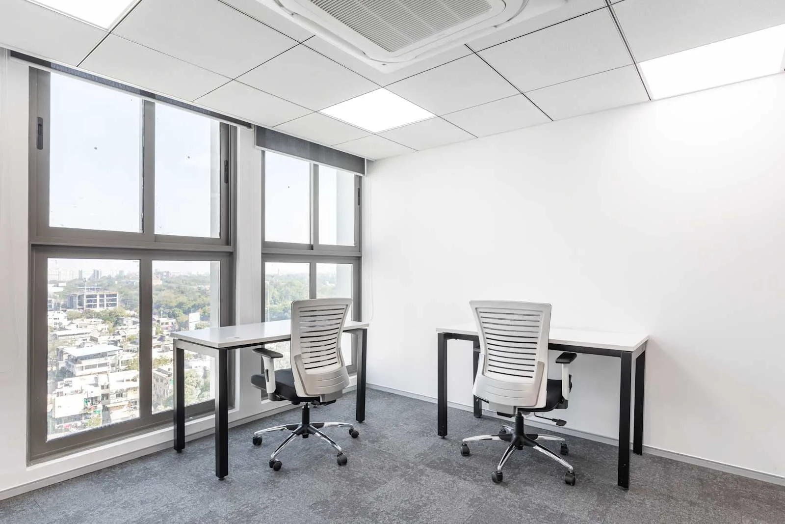 Regus AHMEDABAD, Ratnakar 9 Square, 2 वर्कस्टेशन वाला निजी कार्यालय, अहमदाबाद