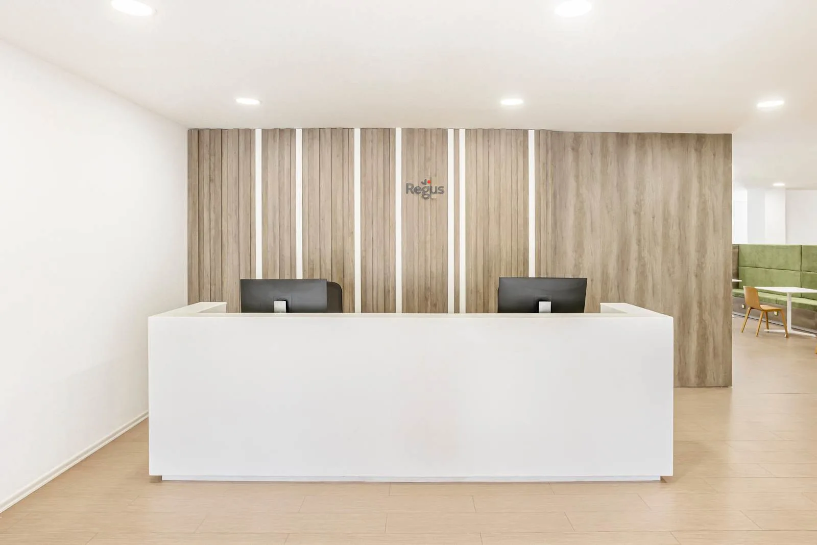 Regus Algiers Val d’Hydra, Reception, Algiers