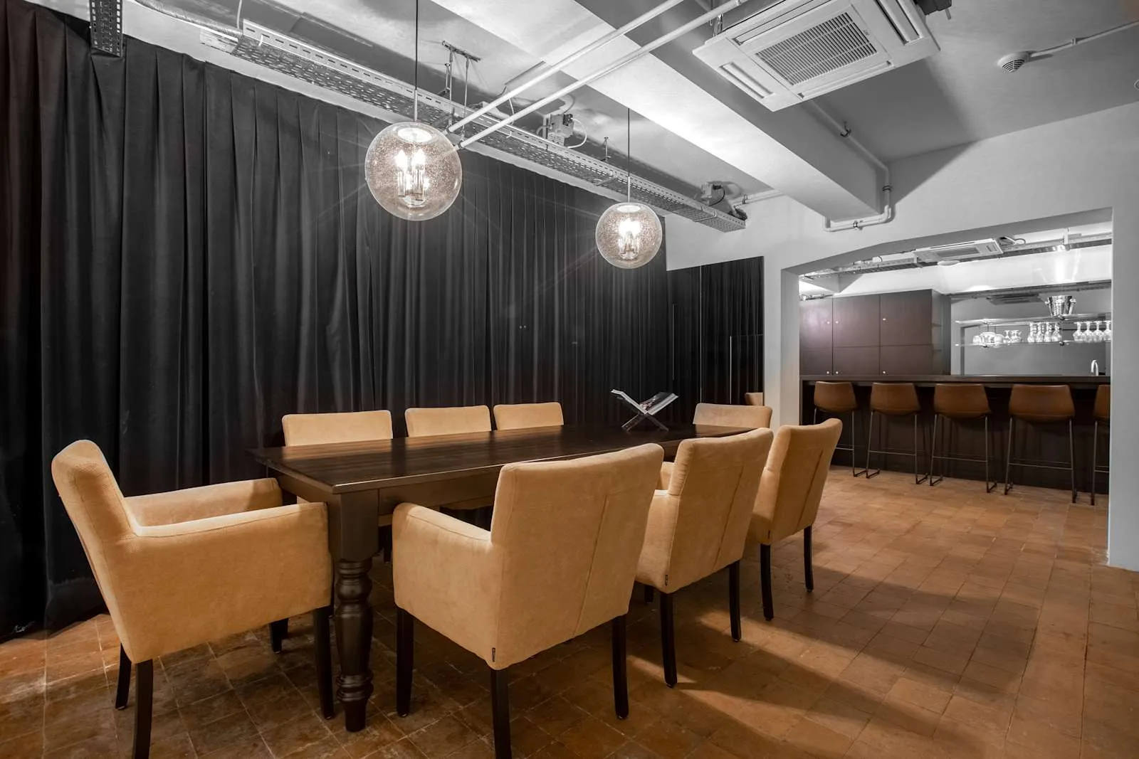 Regus Amsterdam, Nieuwezijds, Meeting room for 10 people, Amsterdam