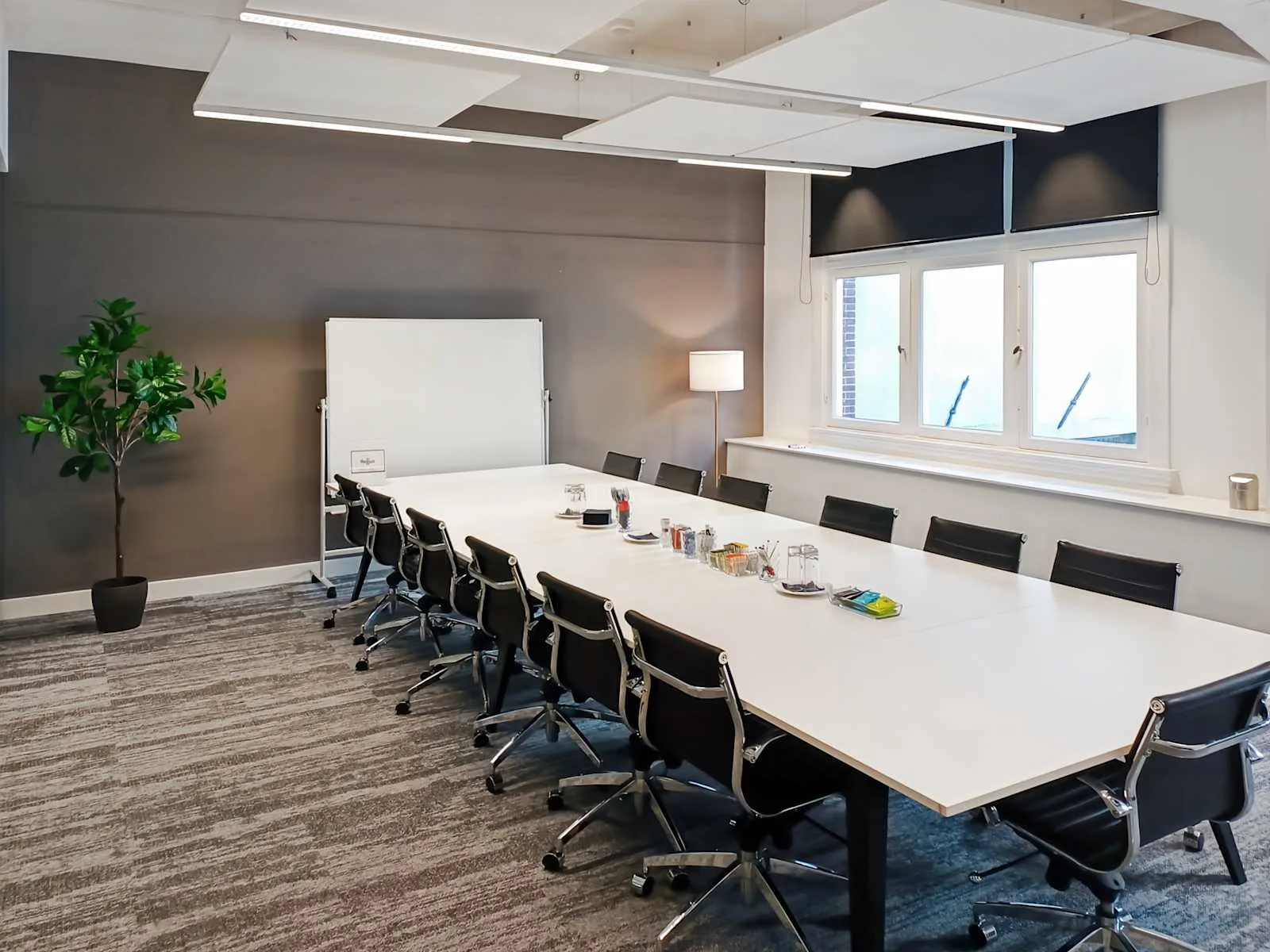 Regus Amsterdam, Rokin, Salle de réunion 16 personnes, Amsterdam