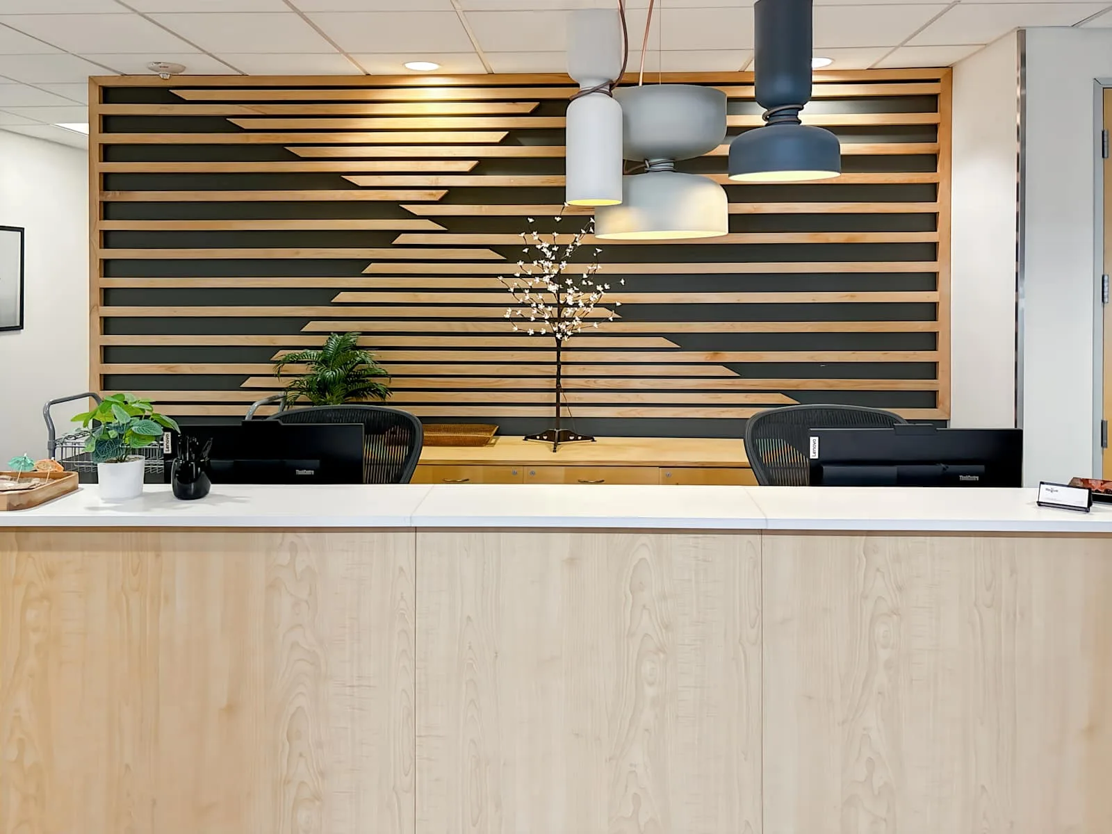 Regus AR, Bentonville - Bentonville Plaza, Reception, Bentonville, AR
