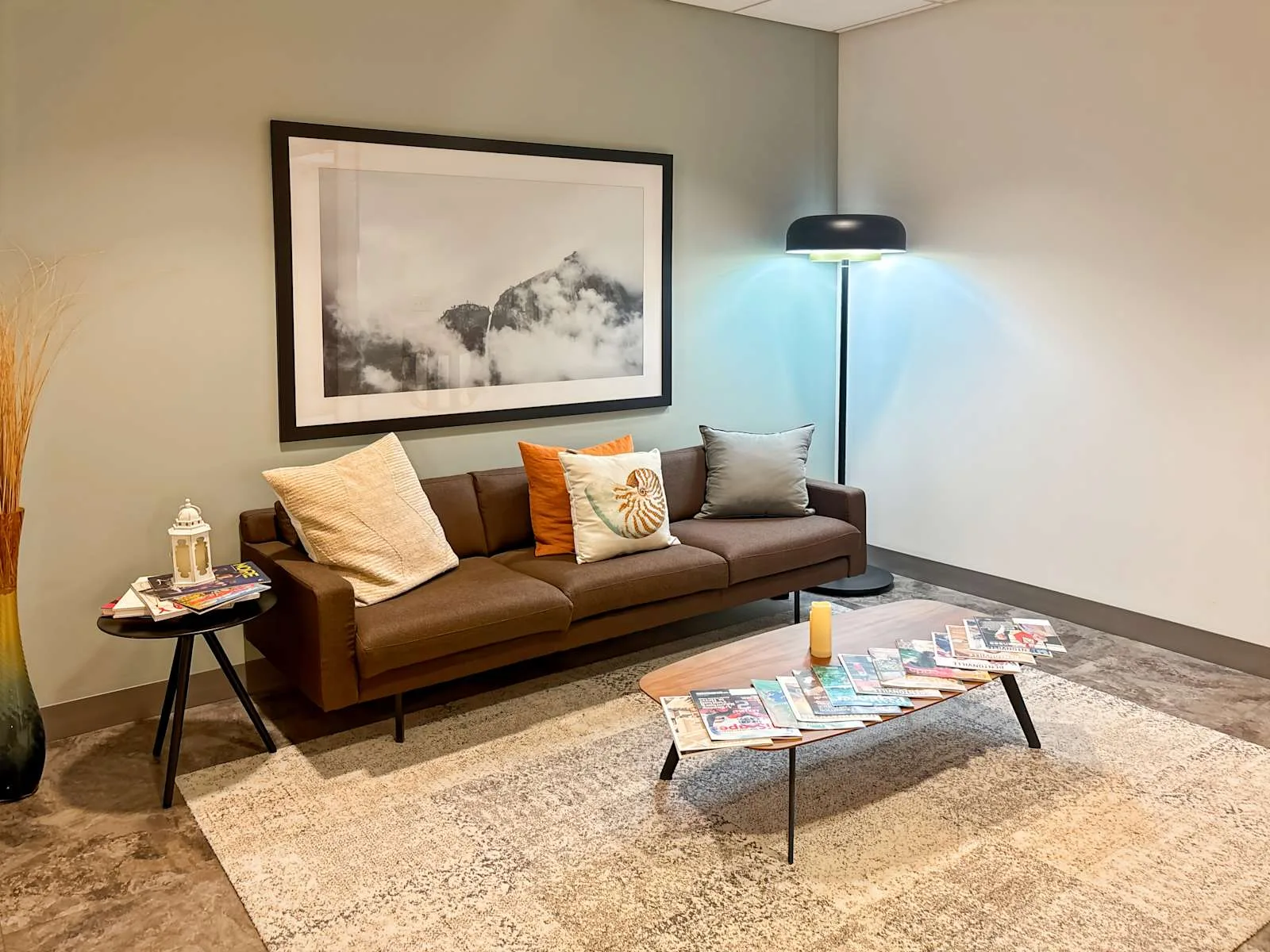 Regus AR, Bentonville - Bentonville Plaza, Lounge, Bentonville, AR