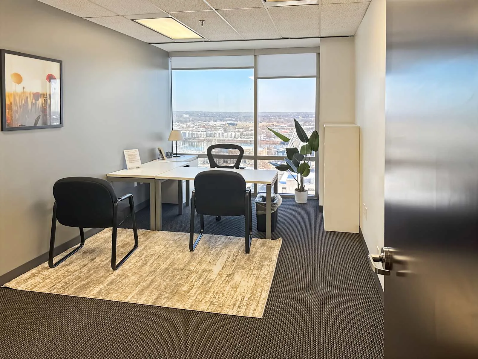 Regus AR, Little Rock - Regions Center, Private office, 1 desk, Little Rock, AR