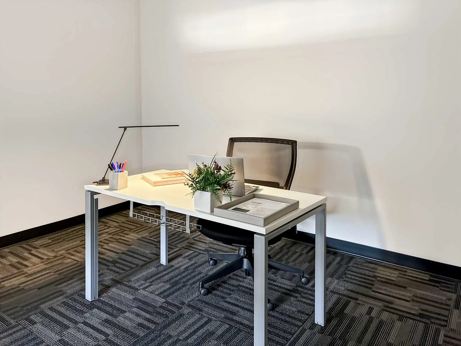 Regus AZ, Phoenix - E Thomas Rd, Private office, 1 desk, Phoenix, AZ