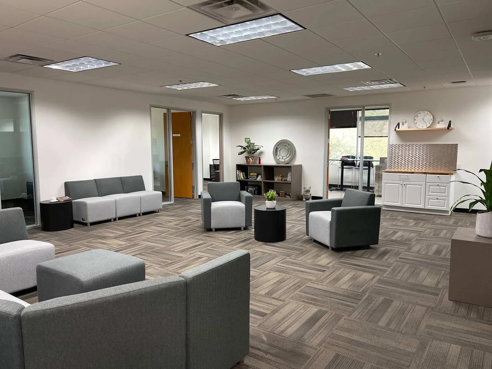 Regus AZ, Scottsdale - N 92nd St, Lounge, Scottsdale, AZ