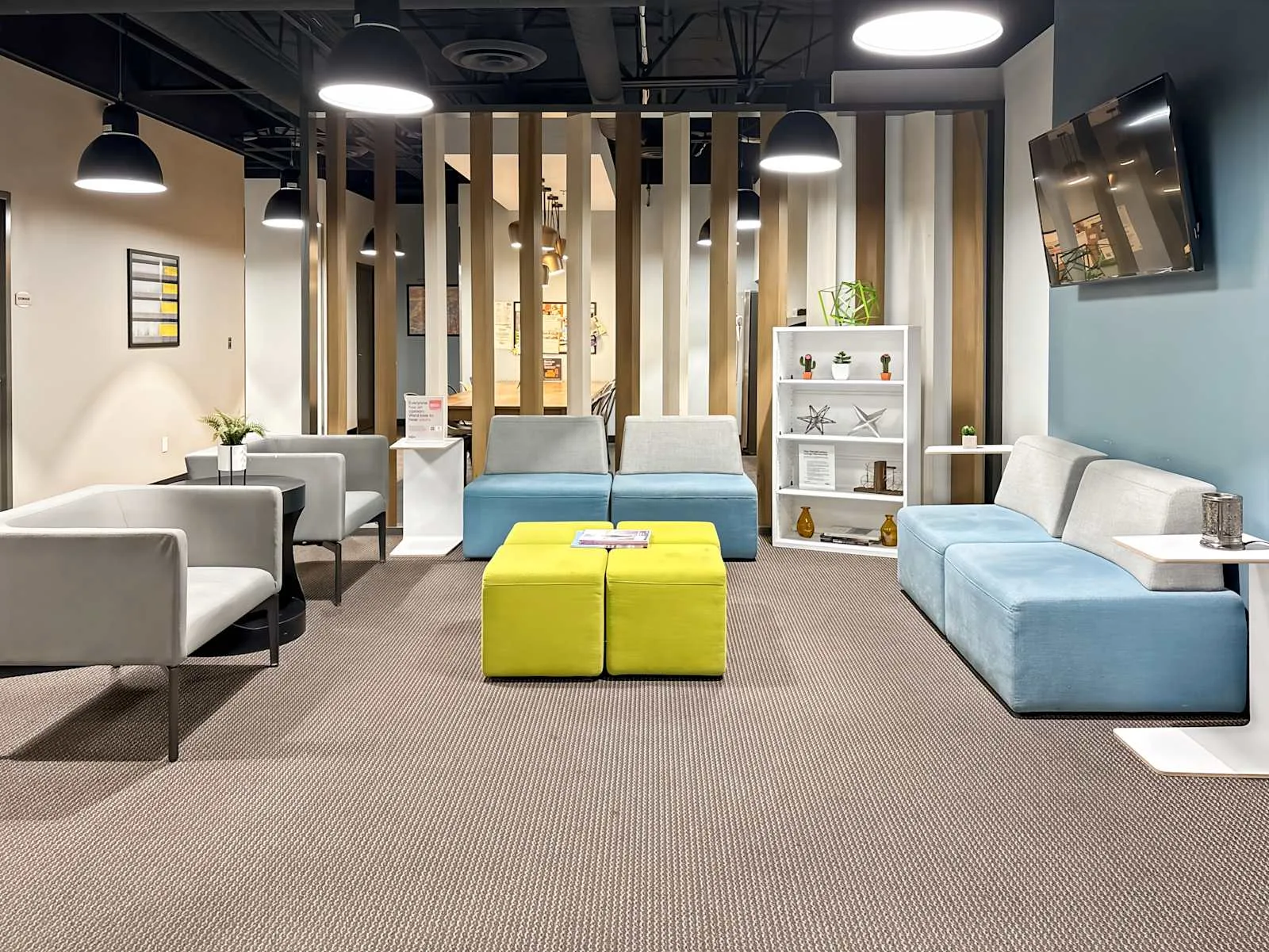 Regus AZ, Tempe - Wells Fargo Plaza, Lounge, Tempe, AZ