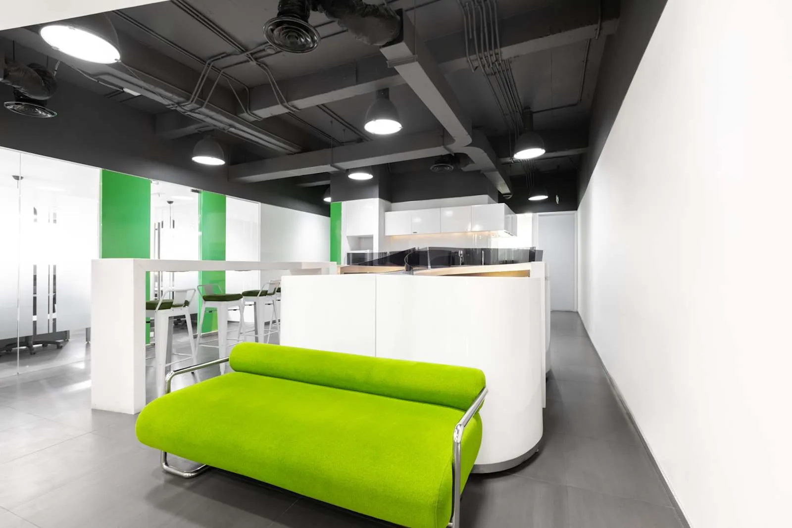 Regus BALI, Benoa Square, Area santai, Bali