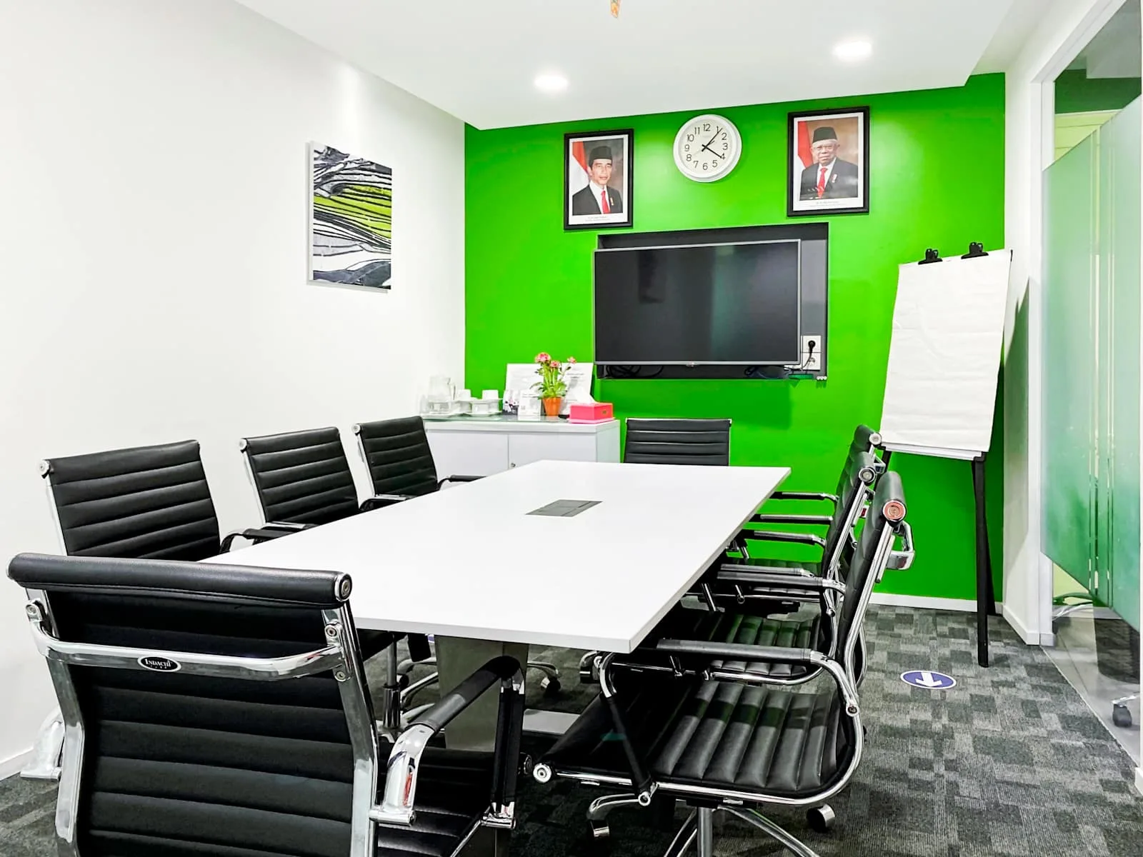 Regus Bandung, Menara Asia Afrika, Ruang rapat untuk 8 orang, Bandung