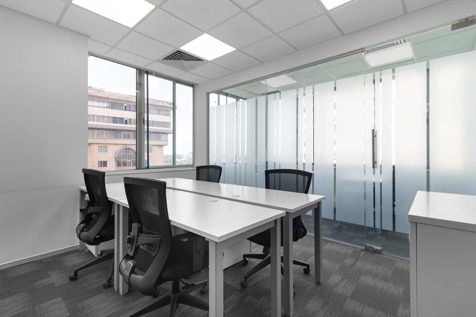 Regus BANGALORE, The Estate, 4 वर्कस्टेशन वाला निजी कार्यालय, बेंगलुरु
