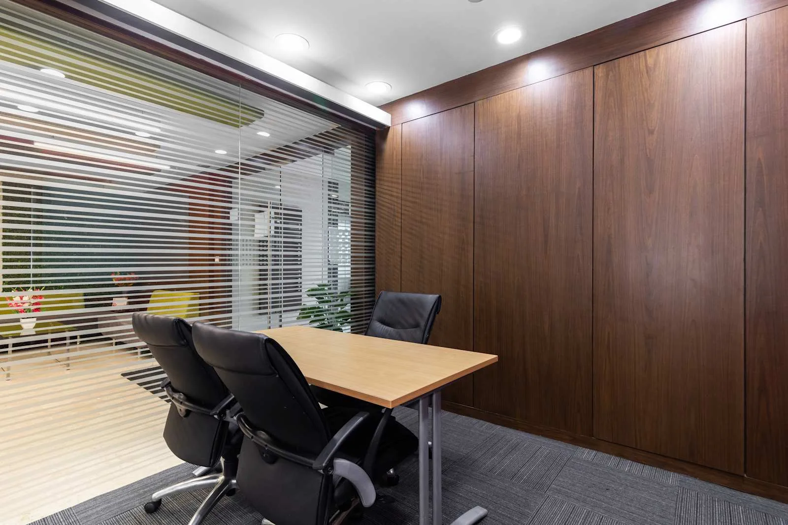 Regus Bangalore UB City, Meeting room for 3 people, Bengaluru