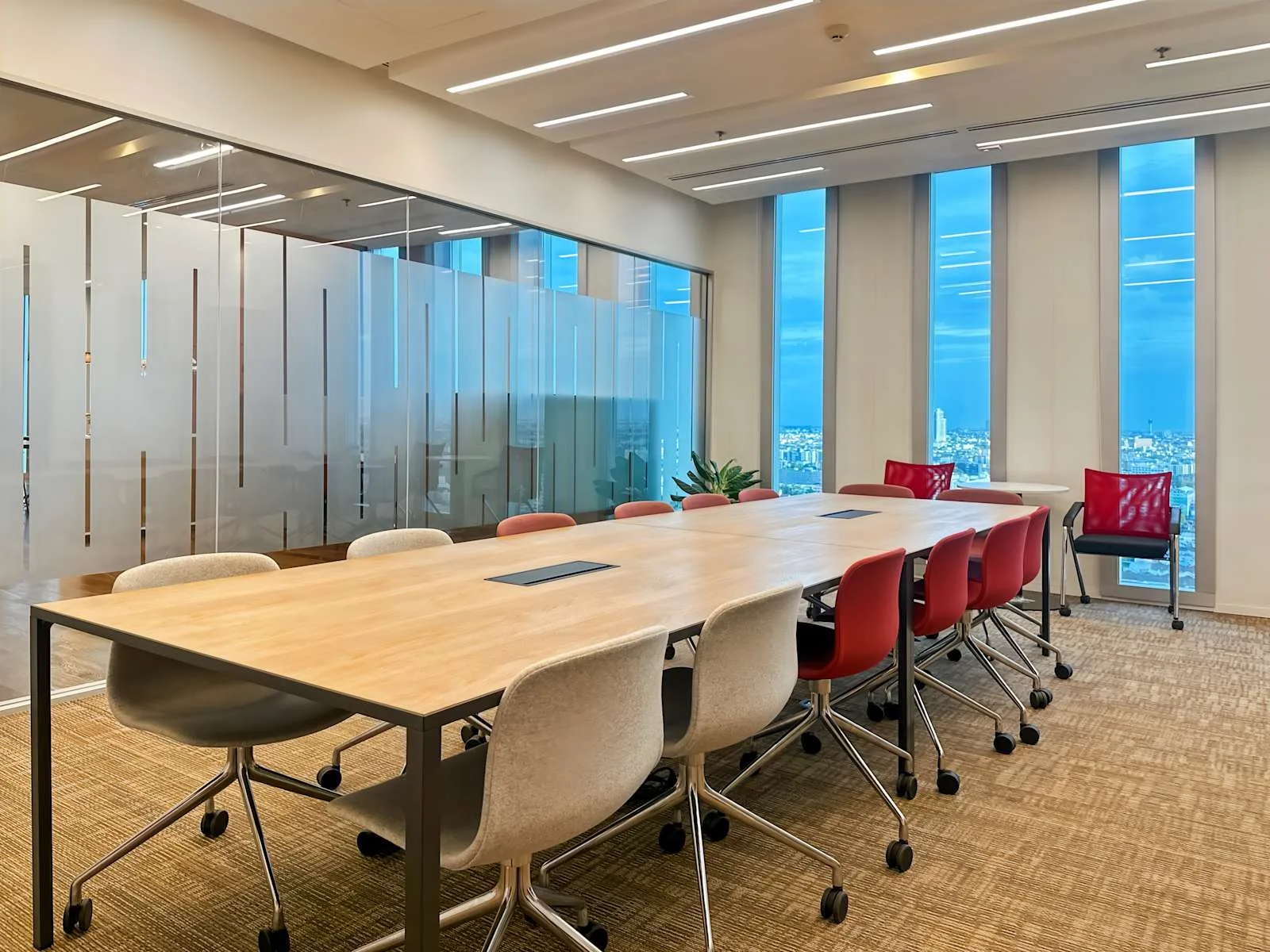 Regus BANGKOK, Bhiraj Tower at Bitec, Meeting room for 12 people, Bangkok