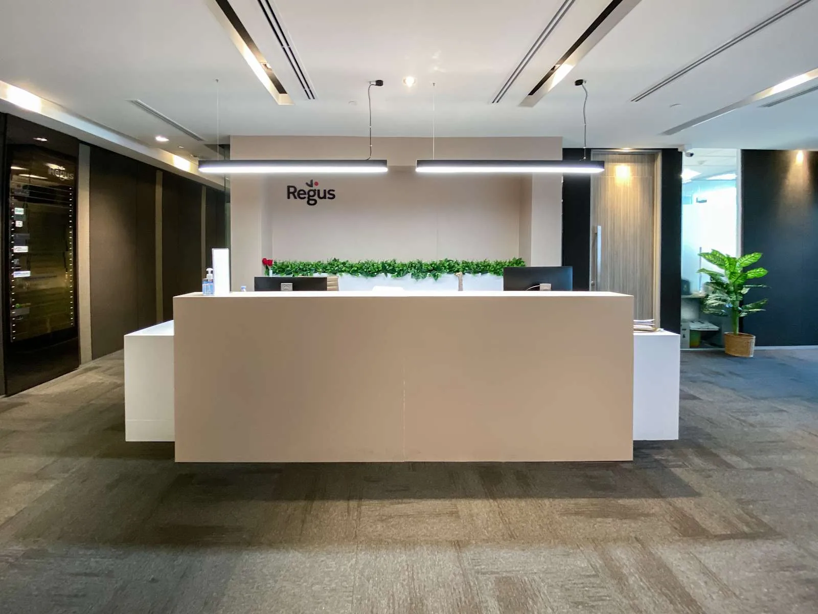 Regus BANGKOK, Bhiraj Tower, แผนกต้อนรับ, กรุงเทพมหานคร