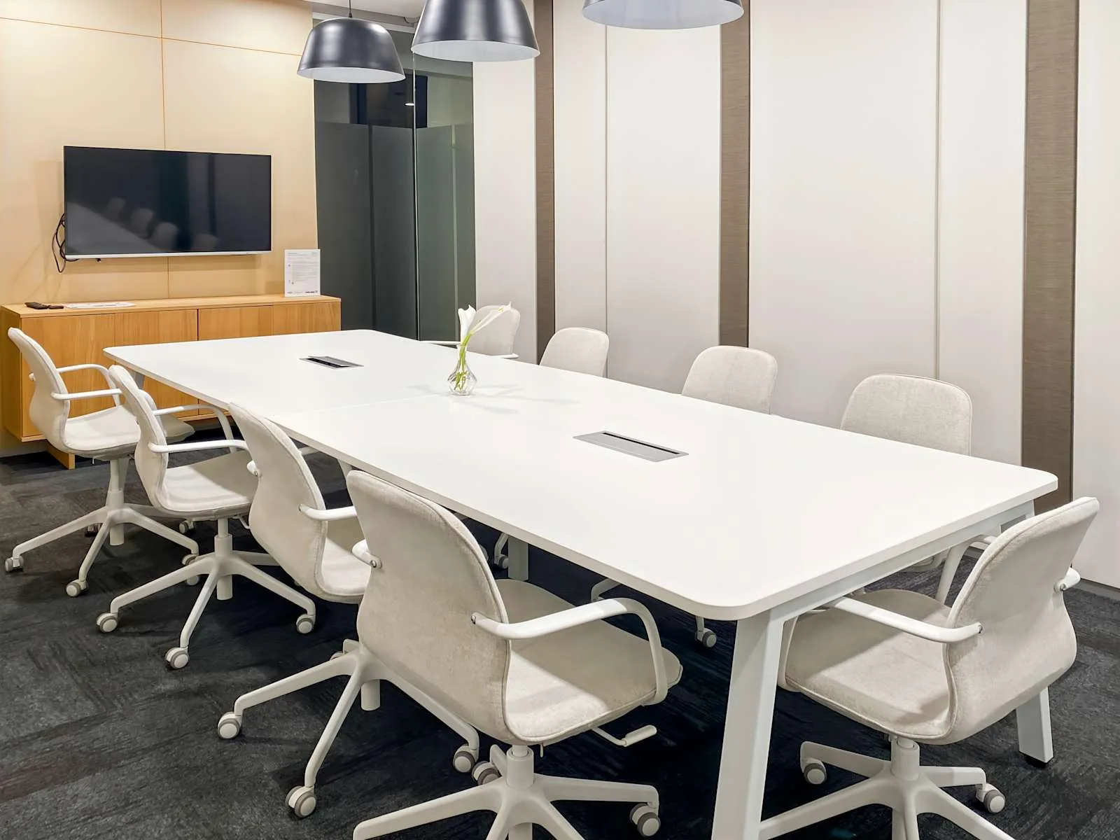 Regus BANGKOK, Bhiraj Tower, ห้องประชุมสำหรับ 10 คน, กรุงเทพมหานคร