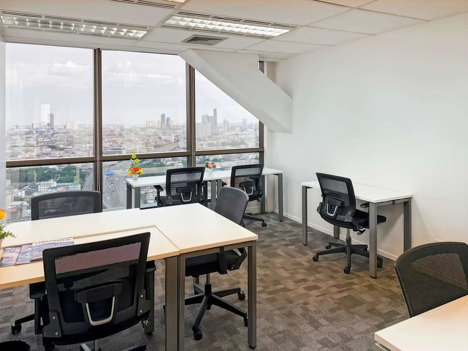 Regus BANGKOK, Chartered Square, ออฟฟิศส่วนตัว 6 ที่นั่ง, กรุงเทพมหานคร