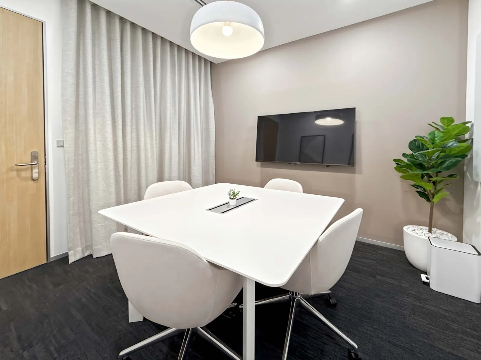 Regus Bangkok, Rasa One Tower, Meeting room for 4 people, Bangkok