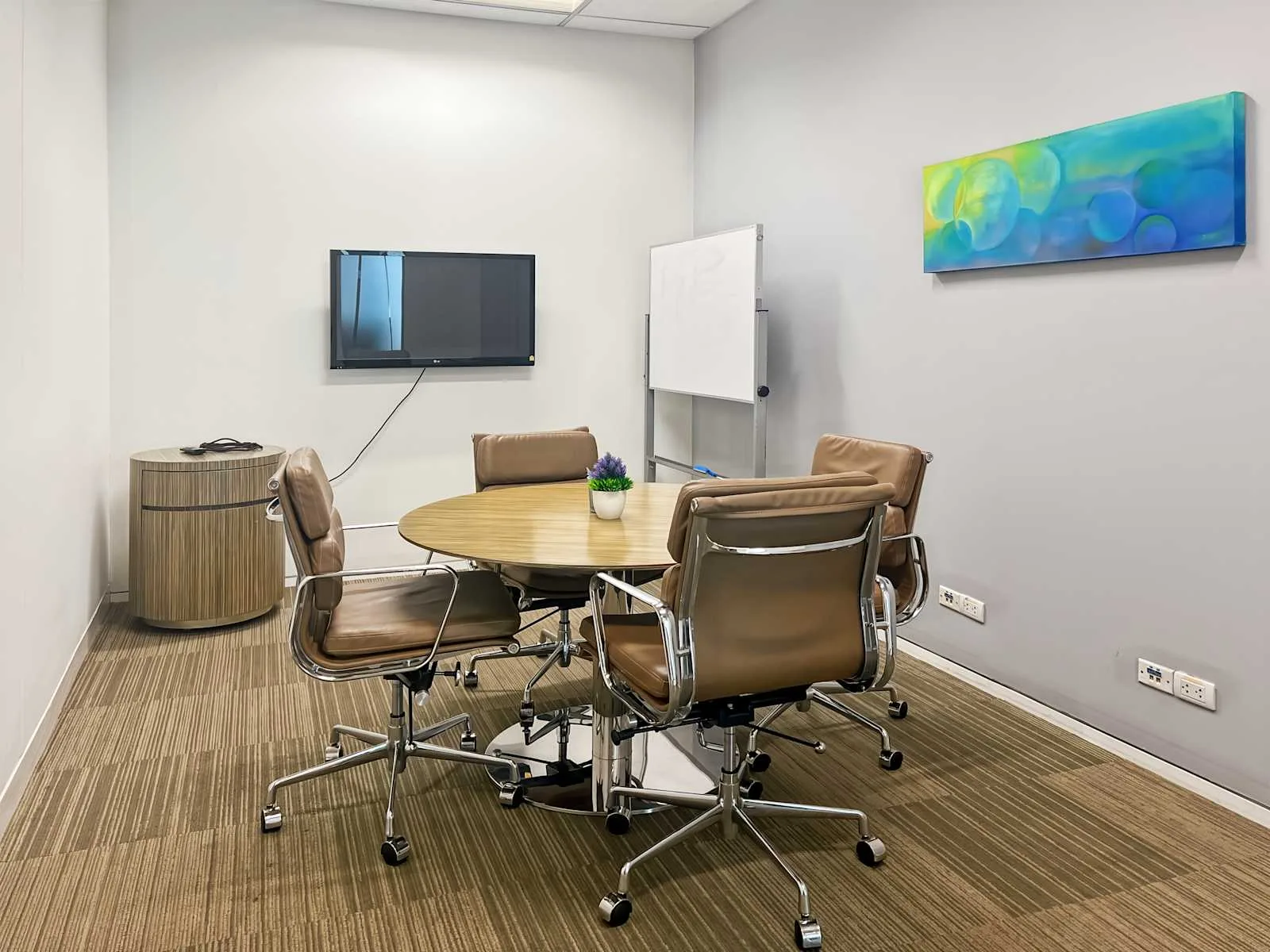 Regus BANGKOK, Sathorn Square, Meeting room for 4 people, Bangkok