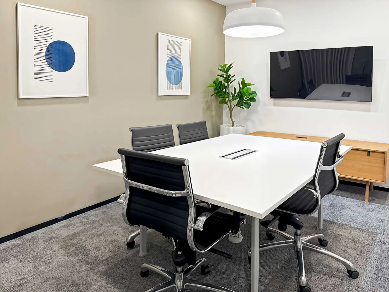 Regus Bangkok, Shinawatra Tower 3, Meeting room for 4 people, Bangkok