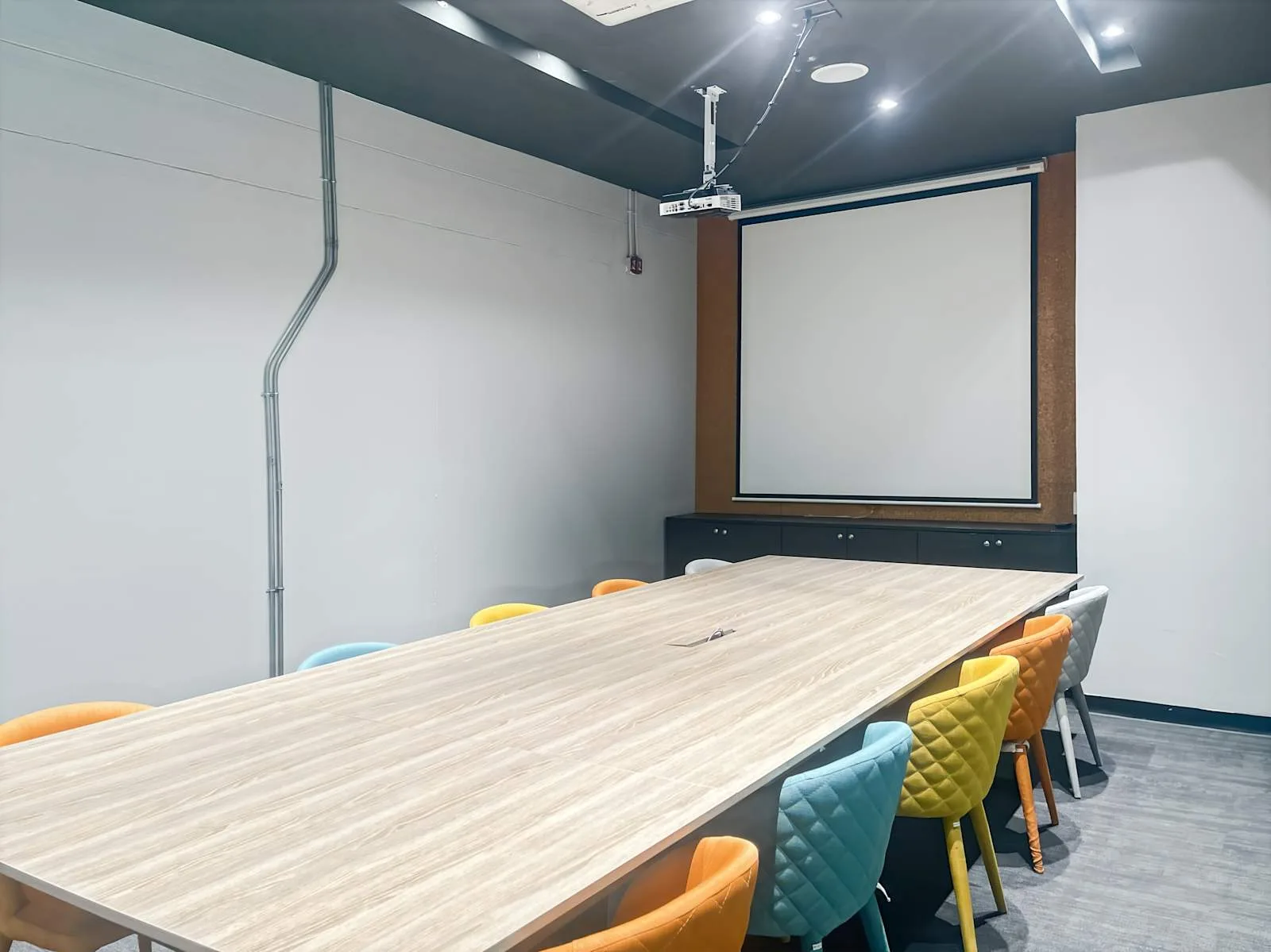 Regus Bangkok, W-District, Meeting room for 12 people, Bangkok