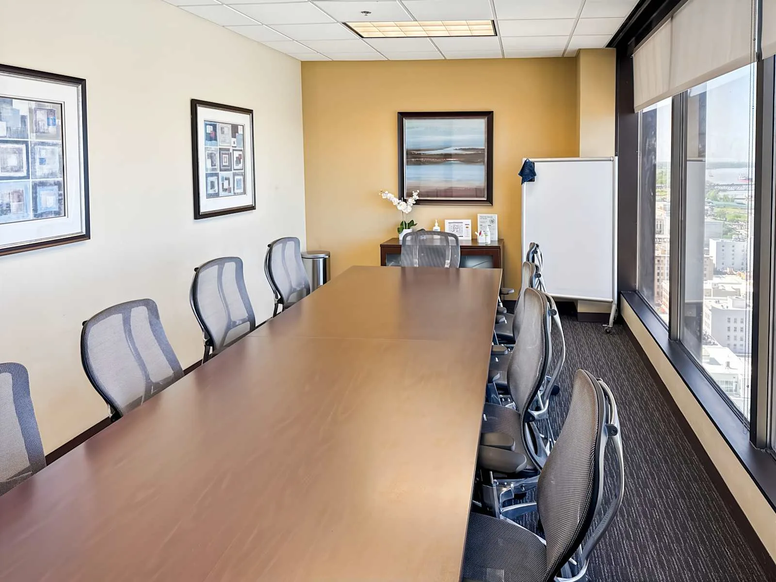 Regus LA, Baton Rouge - Downtown - One American Place, Meeting room for 10 people, Baton Rouge, LA