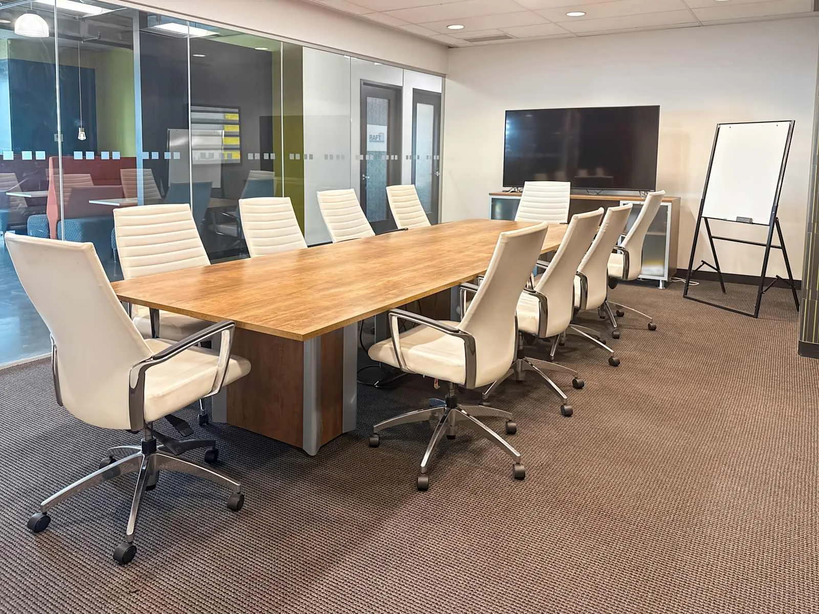 Regus BC, Burnaby - Solo District, Meeting room for 10 people, Burnaby, BC