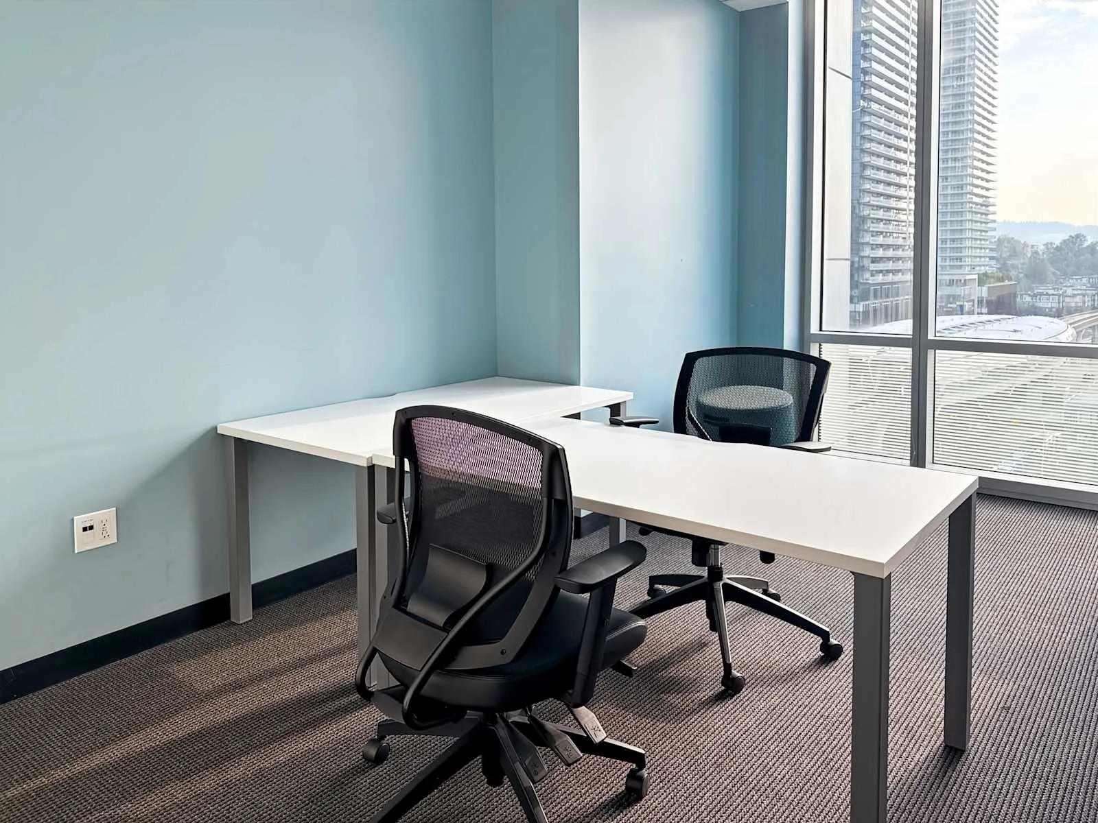 Regus BC, Burnaby - Solo District, Private office, 2 desks, Burnaby, BC